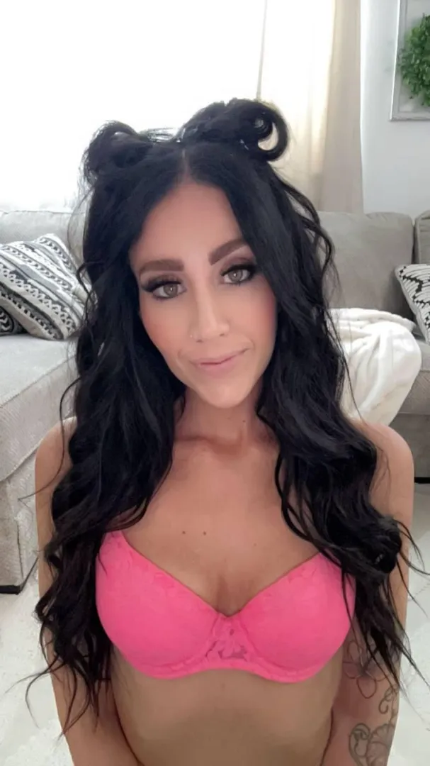 Would you let a 30 year old suck the life out of your balls? Y or N posted by ChloeJadeOnly