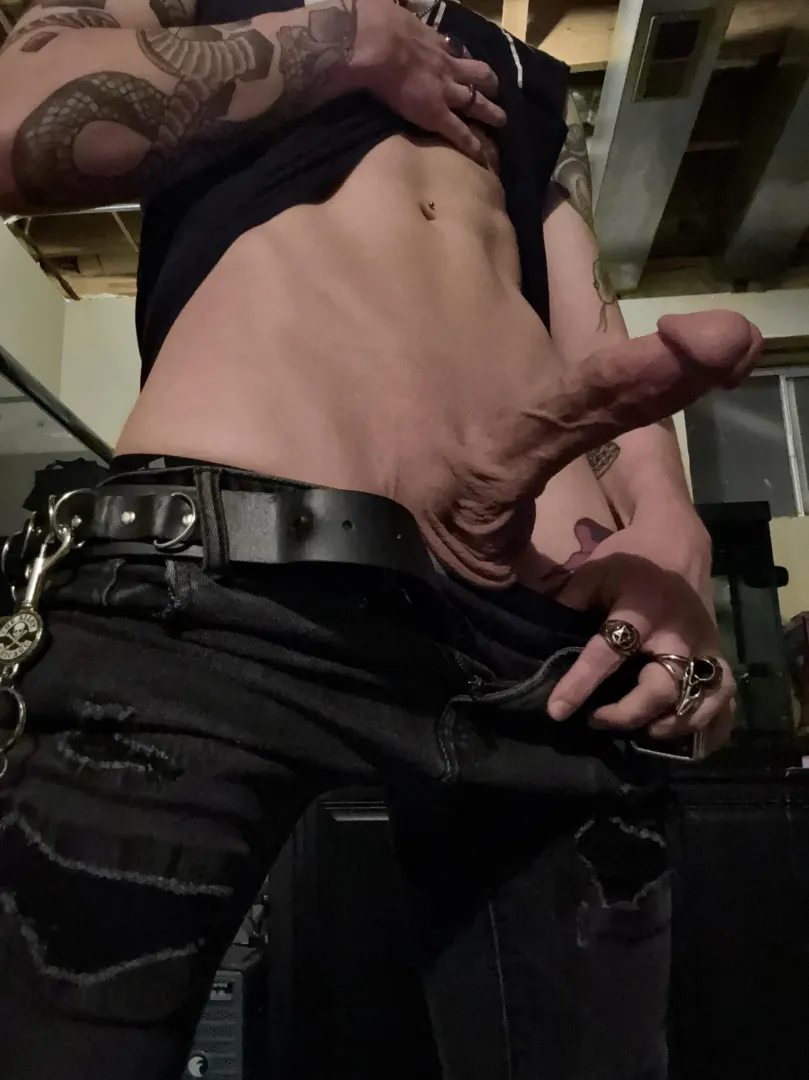 Would you let a 6’1 goth dick you down? posted by GothSadist