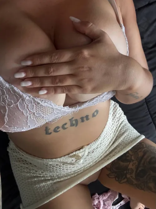 Would you let a mom suck your dick? by SugarnSpicex23