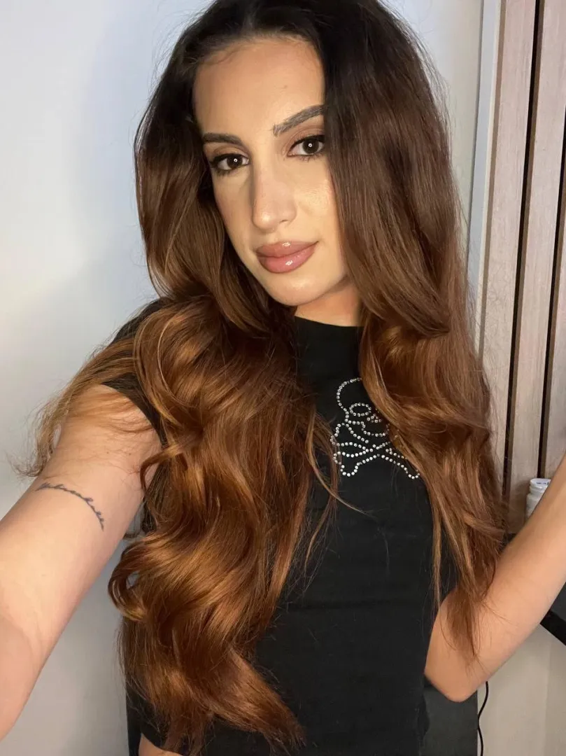 Would you let me stay on top or pin me down instead?  posted by EvvaXo