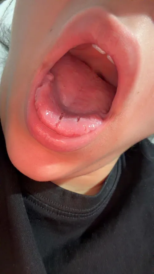 Would you like me to eat you? I'm a giantess and I'm looking for someone to live in the darkness of my belly. {f} Tlg: @mktt03 by kittyourslove