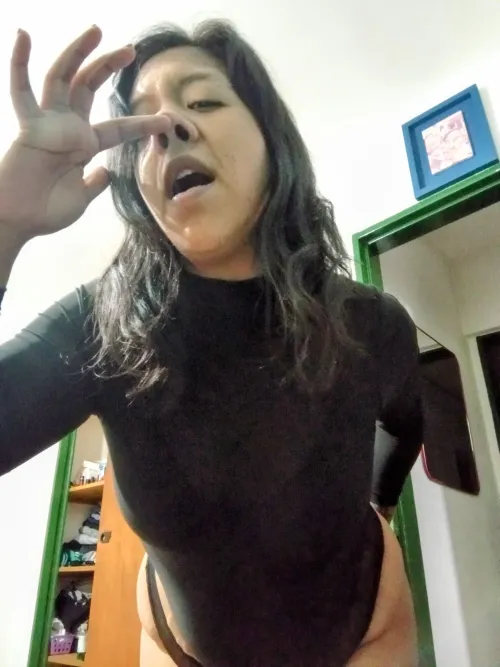 Would you like to see it more closely? by MeDicen_LaNegraOF