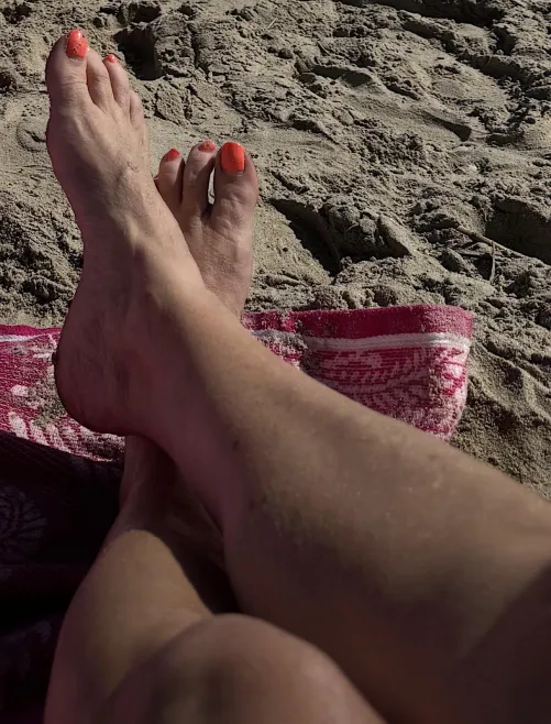 Would you notice me at the beach? by CaptainFantastic0211