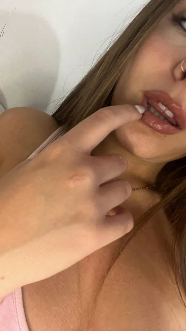 Would you rather mess up my lipstick or let me mess up your fucos? posted by polishNchristy