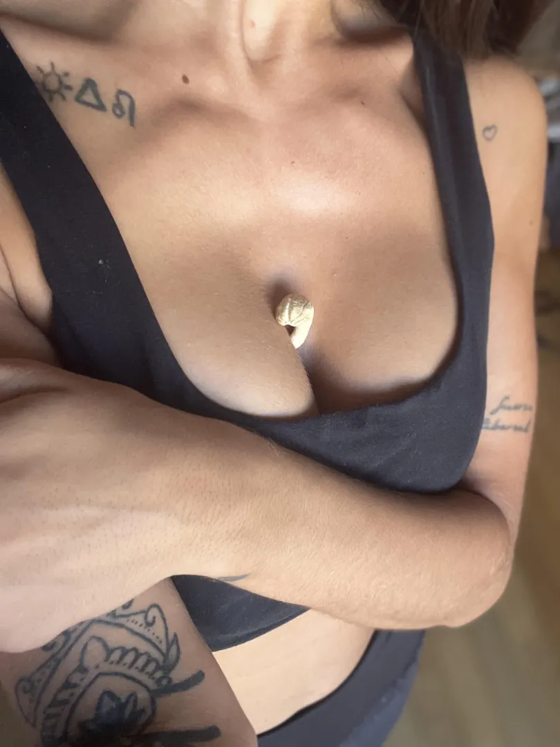 Would you run or stay and worship? posted by mundomomi666