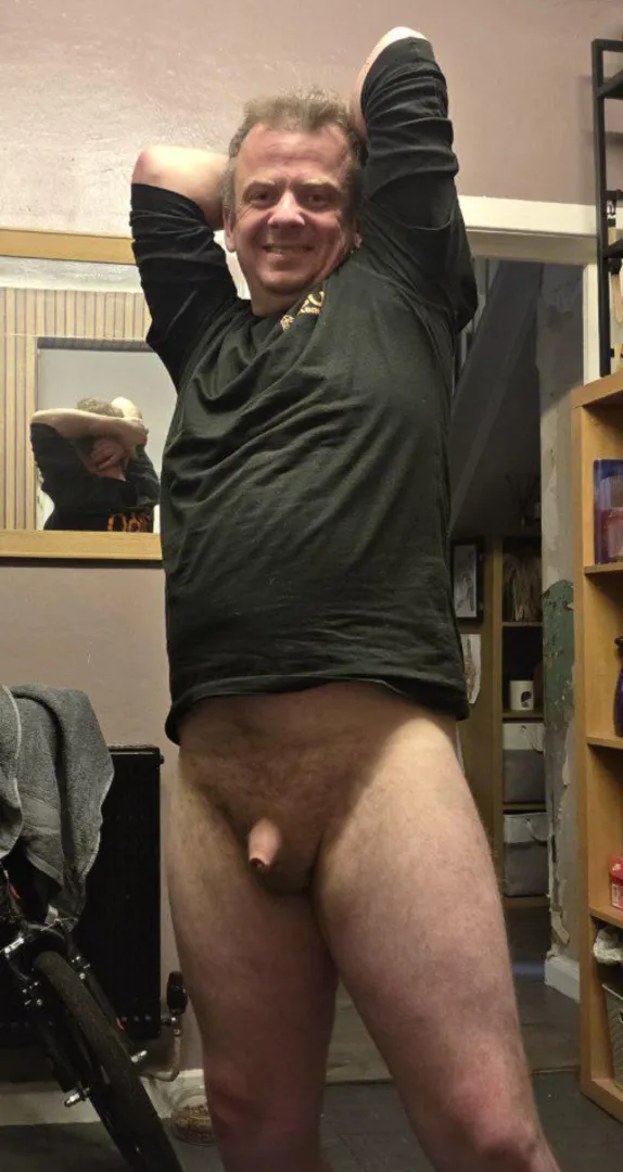 Would you say its small enough to be a clit  posted by Loud_Bowler_8374