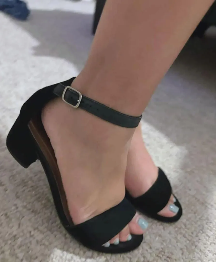 would you stare If you saw these heels in public posted by arboldebolas