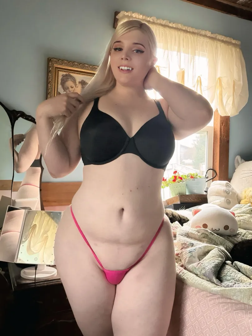 Would you stay or leave after finding out i have a lil cock  posted by realamandaraensfw