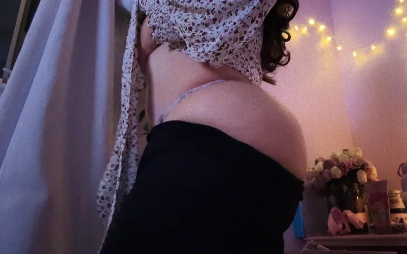 Would you take me to dinner ? I’ll be your dessert  by stargirlcassie