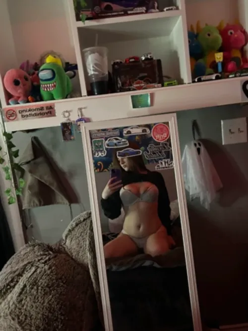 Would you take the risk? snapchat:harpiemellow by Competitive_Dot_4101