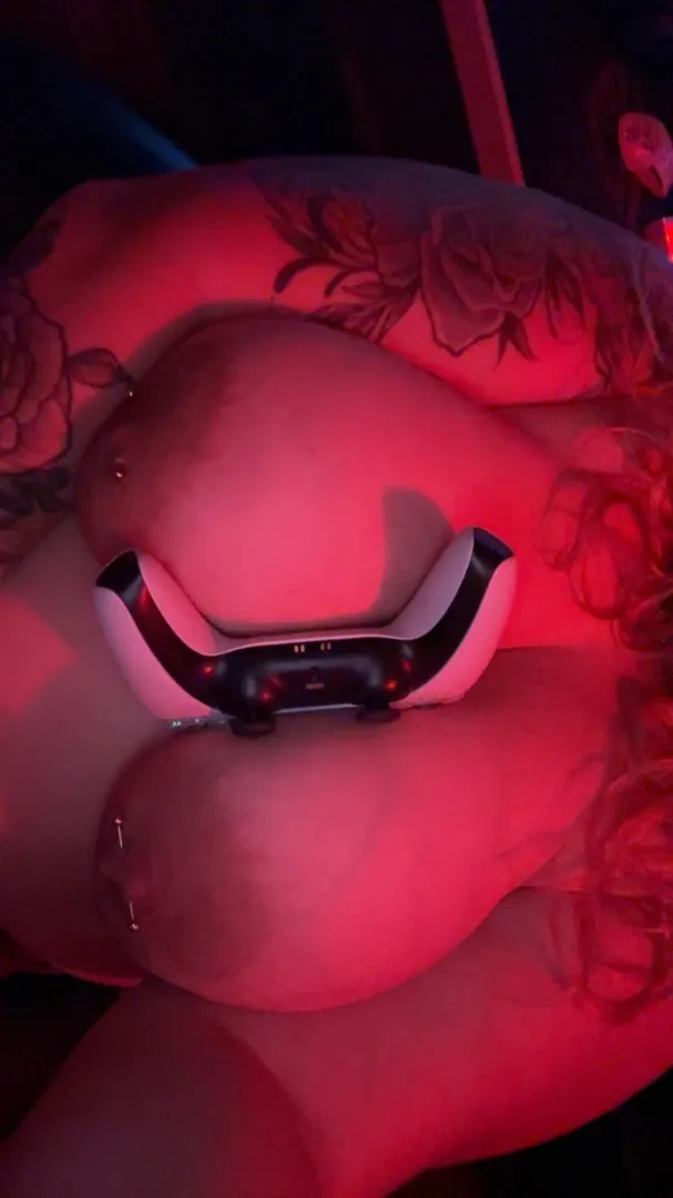 Would you want to be in between ? posted by Thickk_Country17