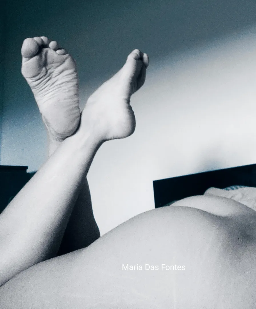 Wrinkly soles over a smooth bootay while I lay in bed, waiting for you. posted by MariaDasFontes