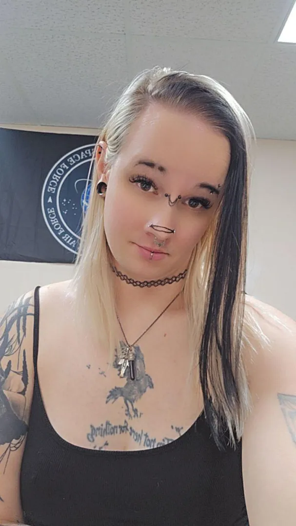 Write 1 if you would fuck me, 2 if you want me to fuck you. Every answer gets a dick pics .. posted by elenathornetrans