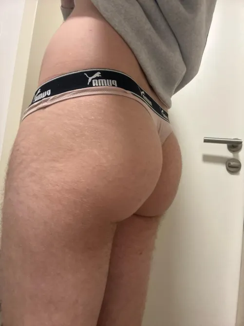 Würdest du wissen, dass ich eine Sissy bin?  meine Freundin weiß es nicht  by SecondRddit