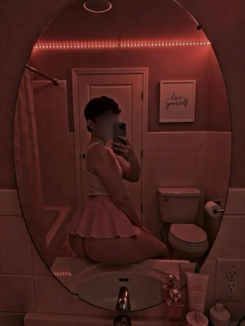 Yall seem to like the outfit so imma stay in it for a while posted by Biglipbimbo