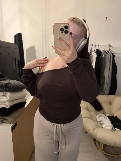 yksinäisyys saa mut sekoomaa  by aleksandrax07