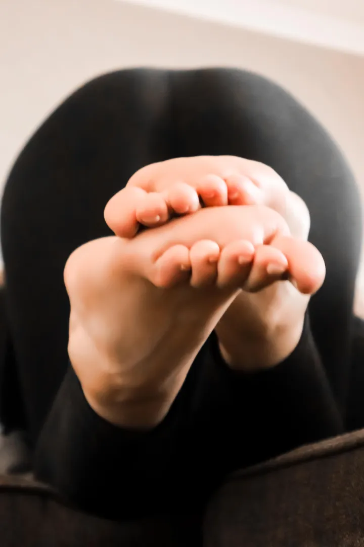 You always get so quiet when my feet show up... Why is that? posted by unbound_queen