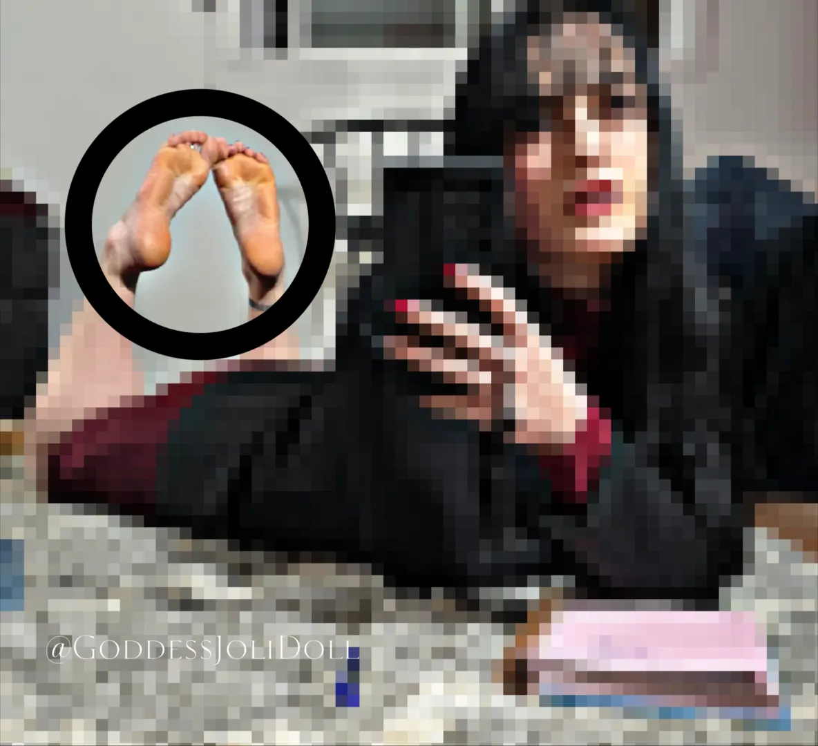 You are literaly love sick for my feet, admit it. posted by _-JoliDoll-_