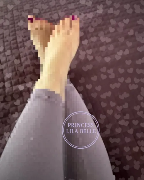 You are so pathetic. Drooling over my pixels.  by lavenderlilabelle