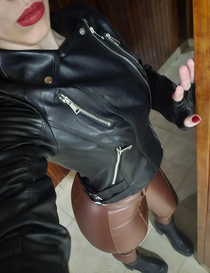 You can almost feel the texture posted by TheCreamyPeaches