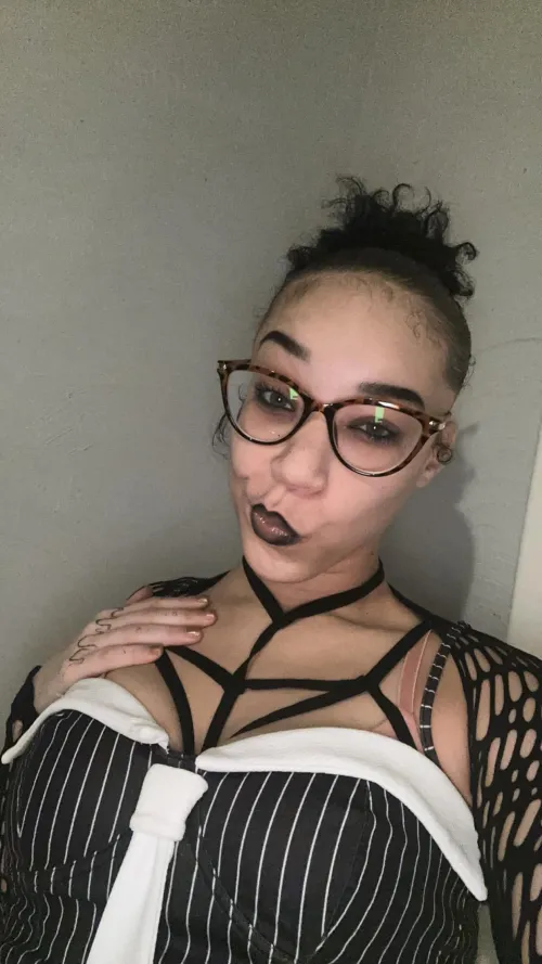 You can have the back side or front! Wch one would u rather have? by delphiraexo