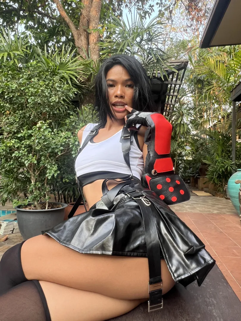 You can remove this shirt so you can see Tifa Lockhart's boobies posted by LiaBatty