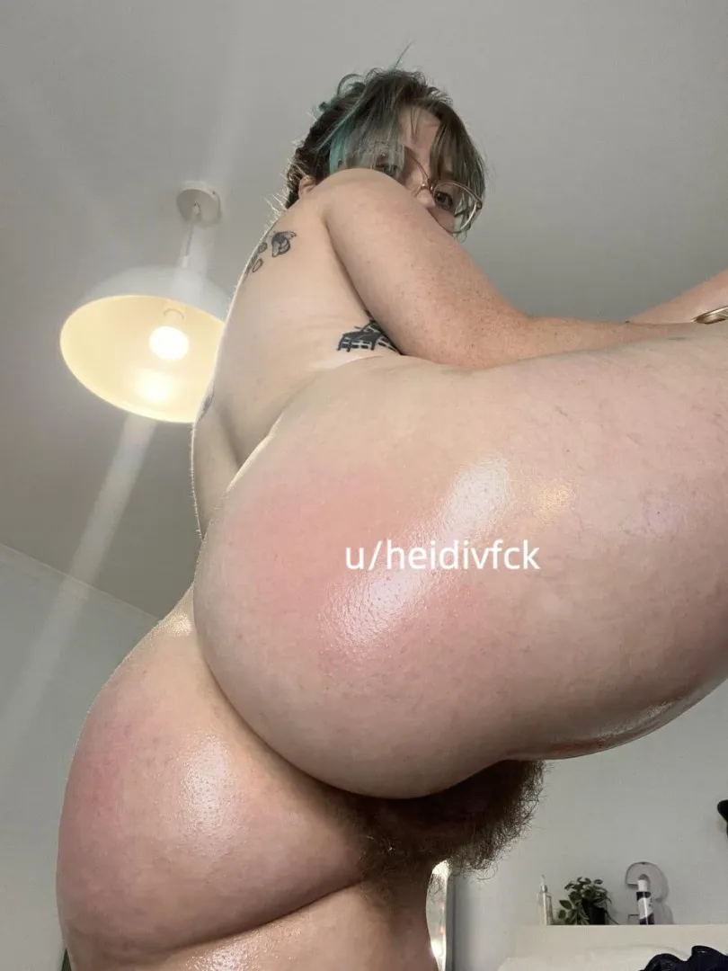 you can tell when a milf has a wild side she doesn’t hide posted by heidivfck