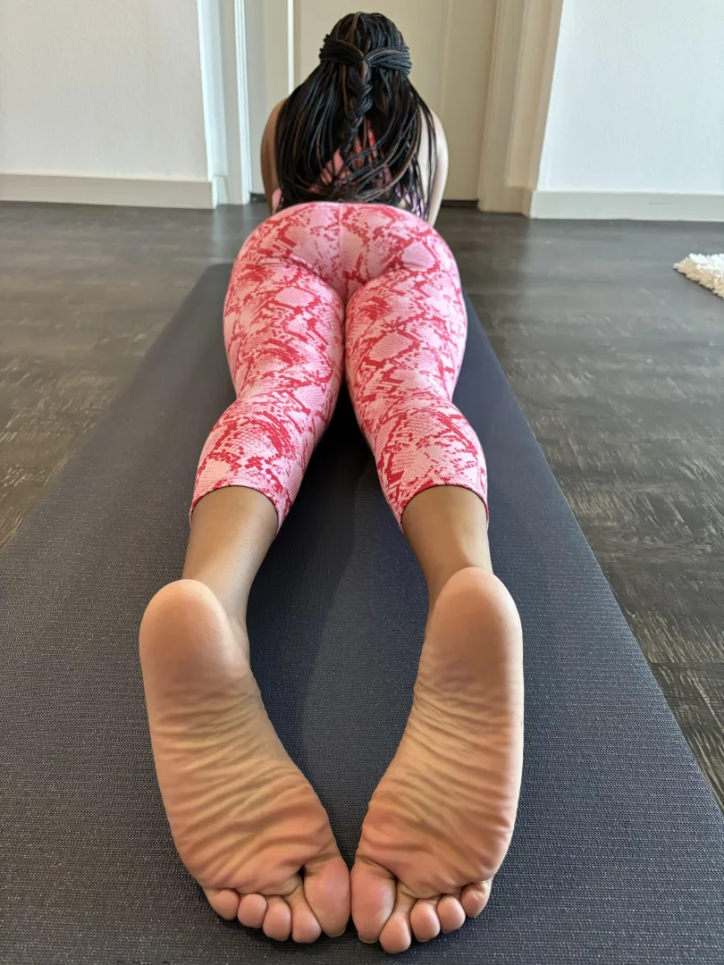 You can’t stop looking at your yoga instructor’s soles posted by TheShylinMilan