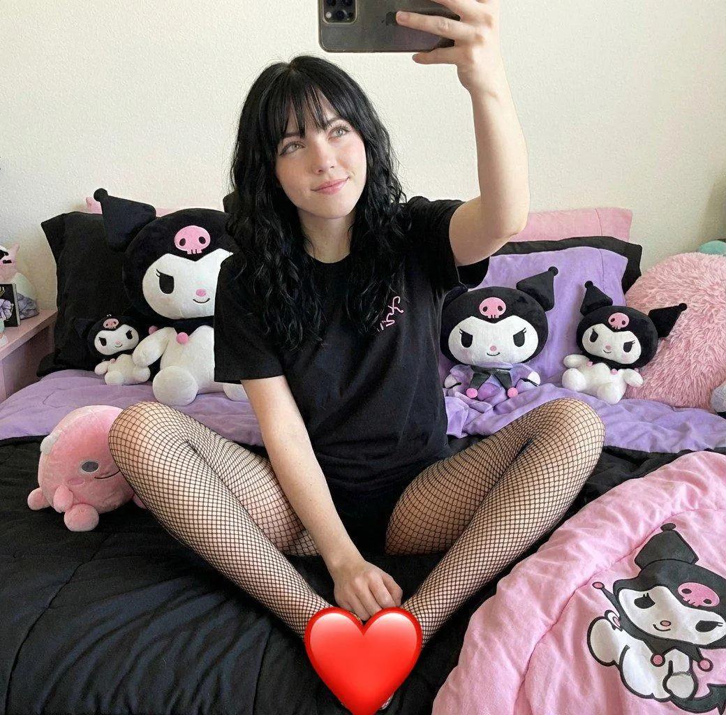 you don't get to see mommy's feet you loser posted by PescarulBosumflat