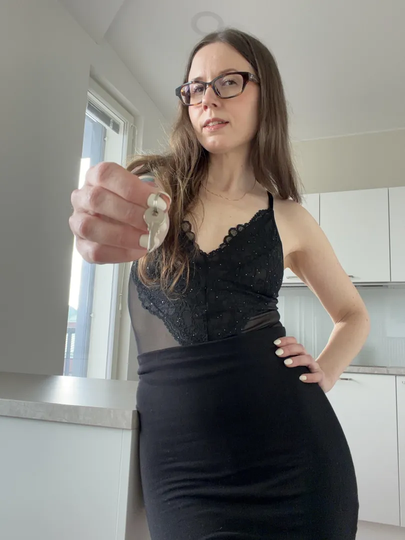 You don’t need to be using that tiny thing, sweetheart posted by DommyMommyKinkster