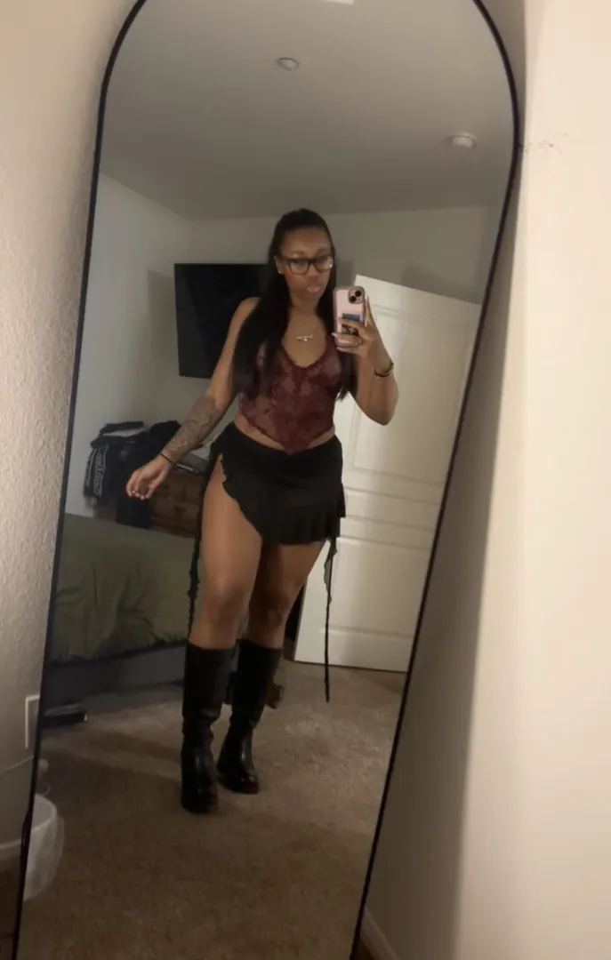 you dream of these thighs crushing you like I crush your dreams of financial stability posted by Goddessjanaee