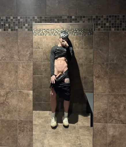 you got me, I like men... posted by boyhollywoodxxx