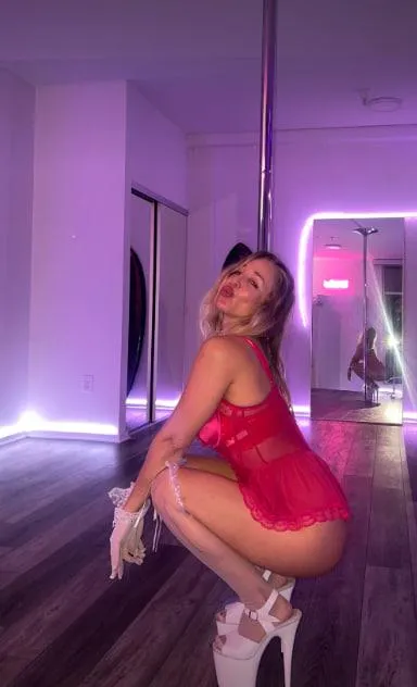 You into fking a confident older woman? posted by alexa-secrets