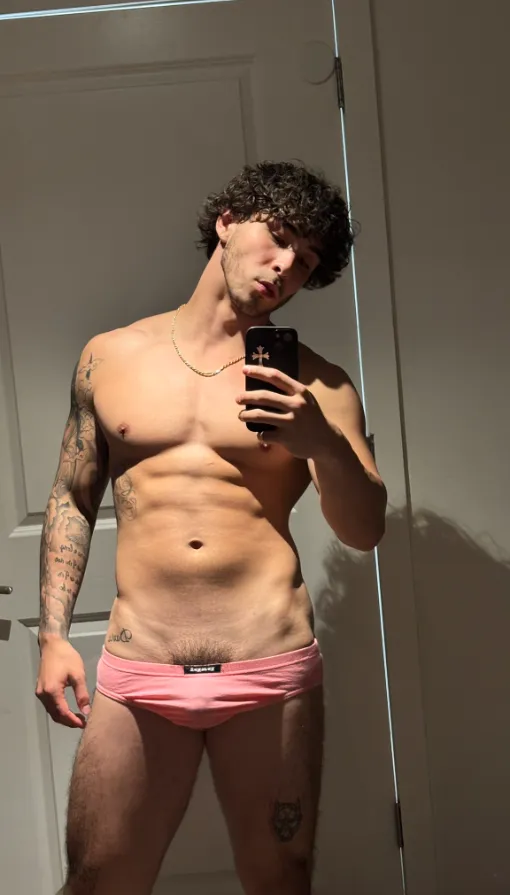 You into strong legs? posted by thejordank1ng