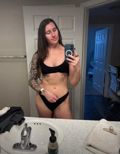 You into tall milf? posted by tallgirllauren