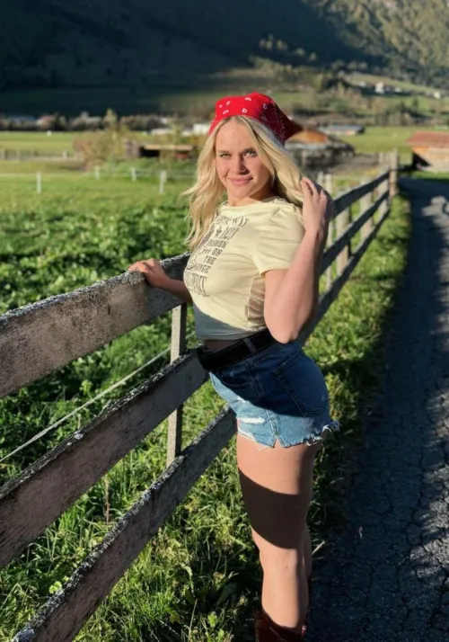 you know cowgirls make better rider right by RafflesiaRhythm