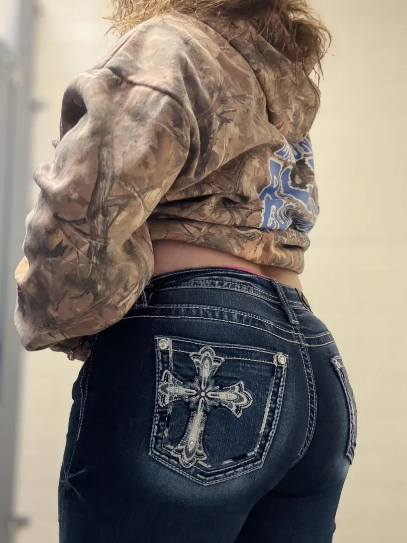 You know it’s nice when it looks this good in jeans. posted by TwilightHaze00