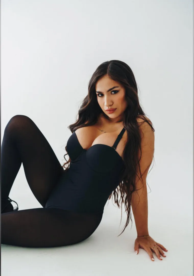 You know perfectly well that you only deserve to worship me posted by Princess_baby66