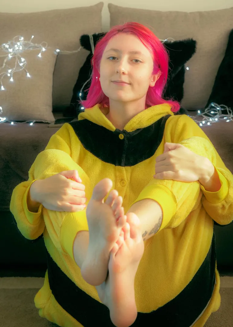 You know what my toes desire posted by MidnigghtPurring