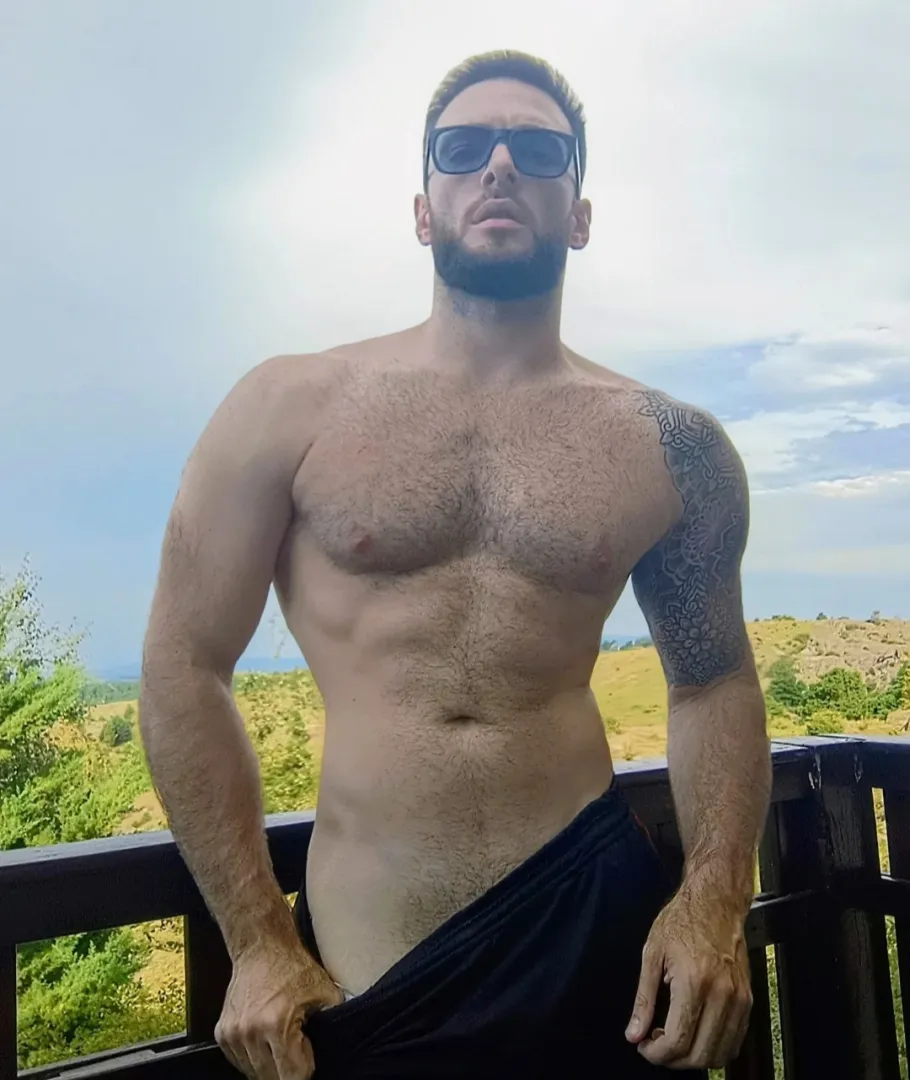 You know you're weak, I'm going to dominate you ⛓️‍ posted by dewolfbenjamin