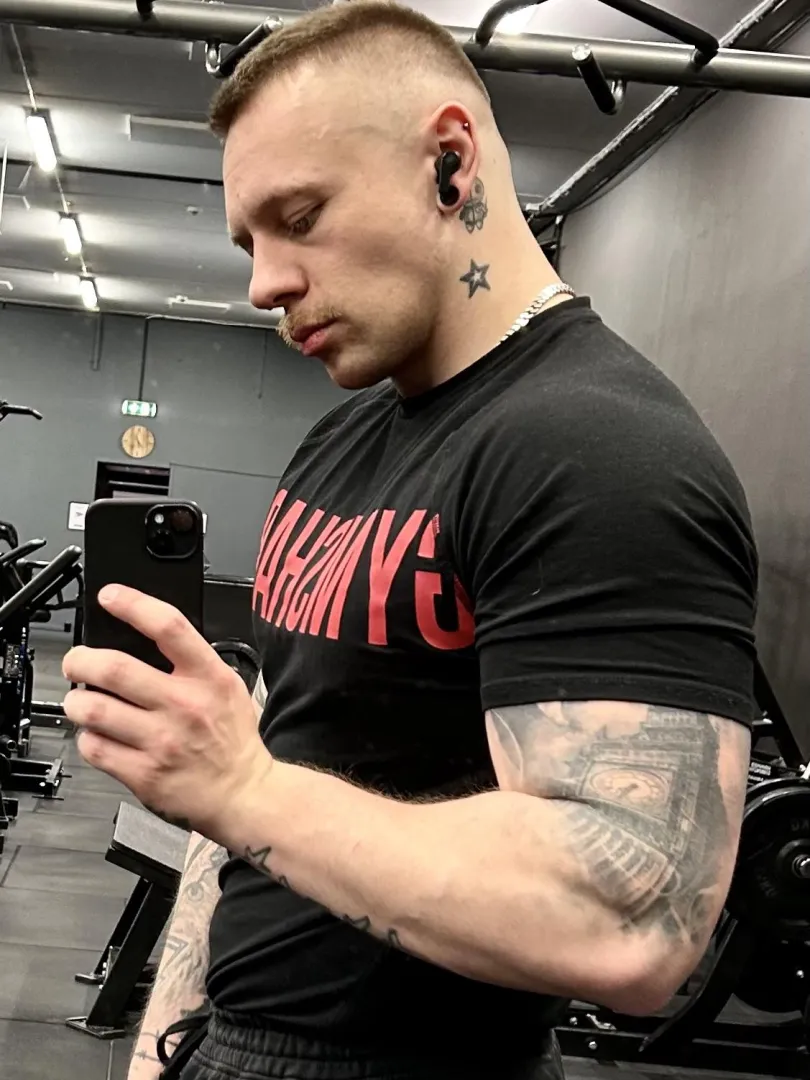 You long to be truly seen and heard… and yet, submission calls to you softly. DMs are open. Let's talk posted by 318ttpt