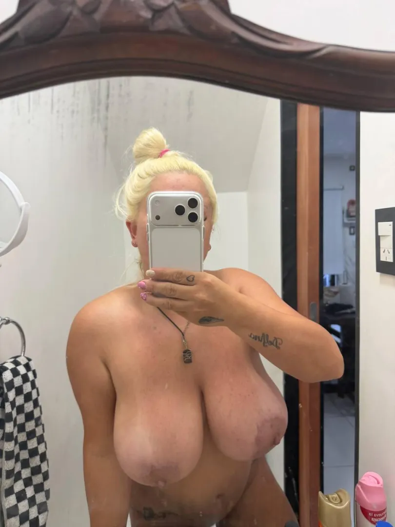 You only need one hand to browse reddit posted by MidnightMuse06