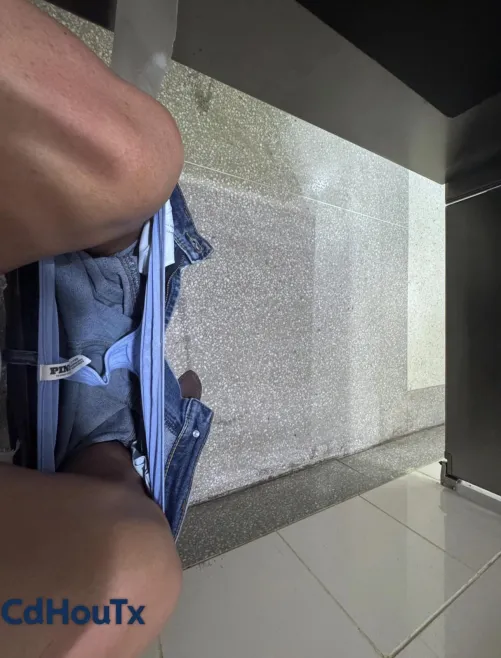 You see me pulling down my pink thong on the little door crack, what’s your next move? by cdhoutx