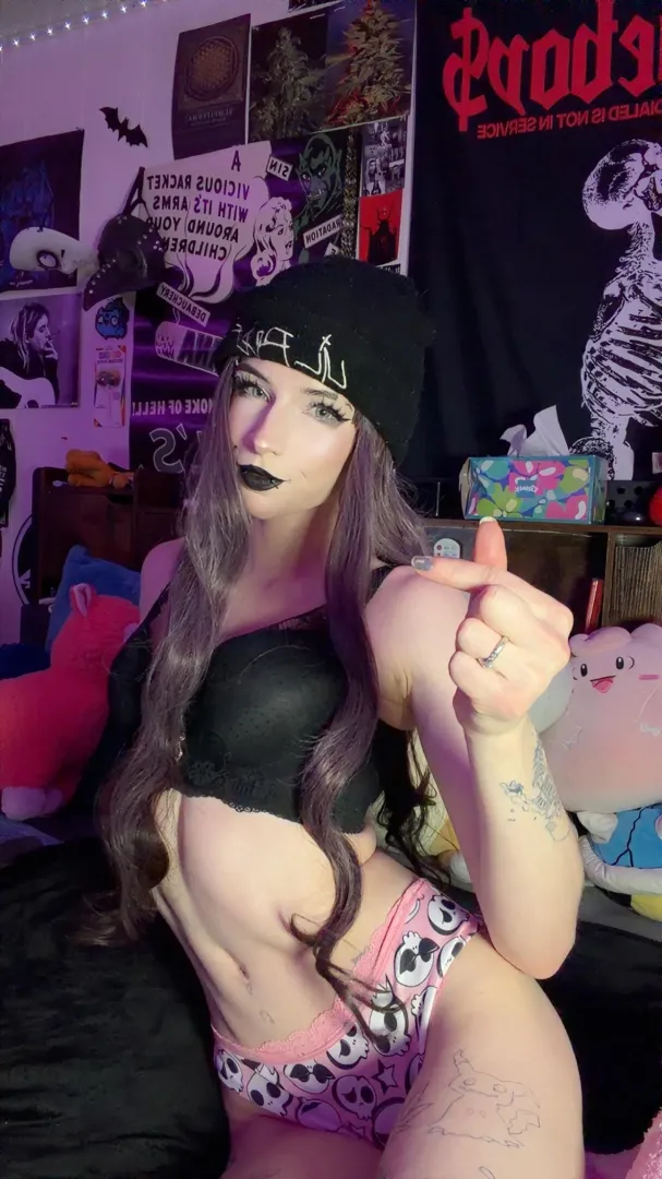 You see my tight little stomach? You see how your dumb wife’s doesn’t look this way? Remember that when you’re fucking her, and always, be thinking of me. posted by Goddess-KaylaLavigne