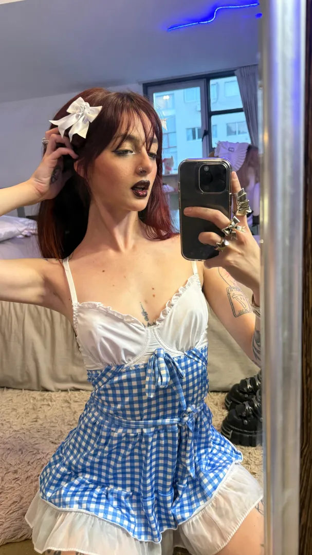 You seem like you’d flirt with your eyes first. lnstagm,,. lunarumes posted by reggae-mortis