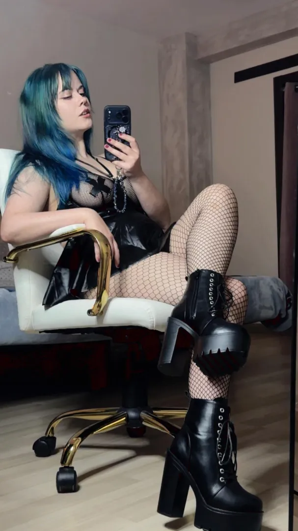 You should all be grateful to serve such a Queen posted by _Babooska