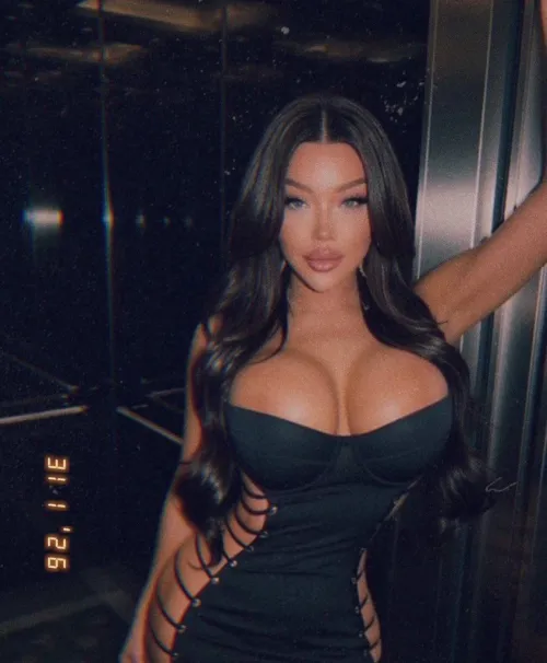 You think I’d look good on your arm babe? by Chloeroseuk9