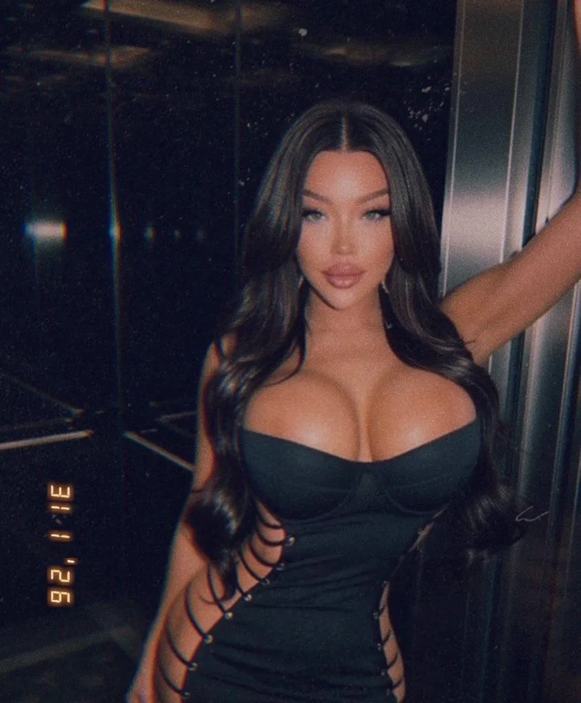 You think I’d look good on your arm babe? posted by Chloeroseuk9