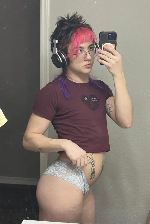 you walk in on your roommate taking this pic, and you just thought he was a feminine guy this whole time. what are you doing now?? by 6a6ycry