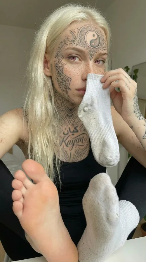 You wanna smell my teen feet? by askwingy